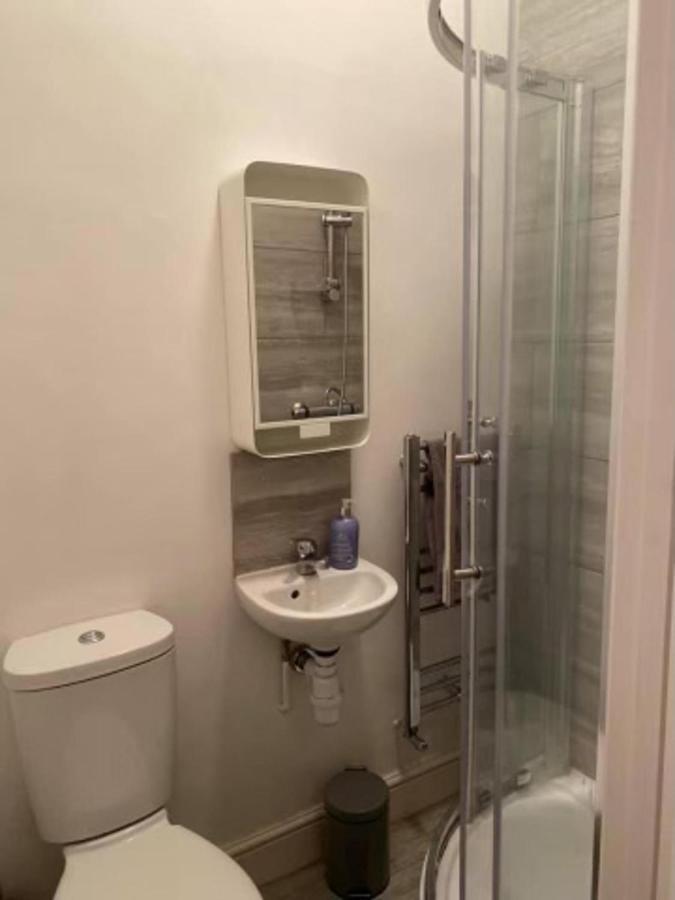 Spacious Four Bedroom Home 3 Bathrooms - Coventry Eksteriør bilde
